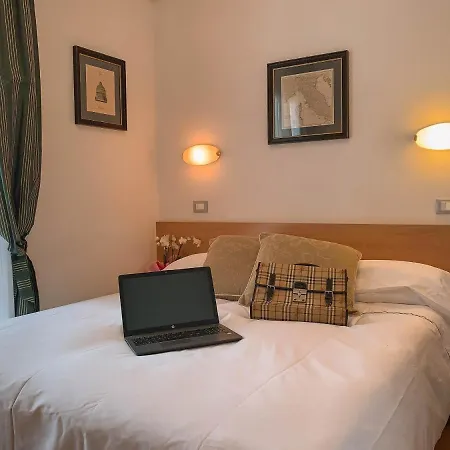 拉毕塔酒店 3* 马里纳-迪-皮特拉桑塔